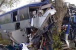 По меньшей мере 16 человек погибли из-за падения в пропасть автобуса на юге Боливии, 50 человек госпитализированы