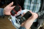 В Мукачево неизвестный купил две мобилки за фальшивые баксы