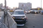 В Киеве иномарка Honda CR-V влетела в отбойник на полном ходу