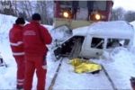 В Чехии скорый поезд протаранил легковик, погибли 2 человека