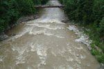 Из-за дождей уровень воды в реках Закарпатья поднялся до 1,5 м