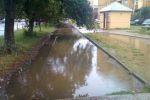 В Ужгороде после ливня улицы и тротуары заливаются водой