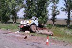 На Харьковщине грузовик с опасным грузом перевернулся в кювет