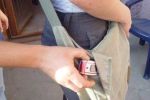 В Ужгороде можно легко украсть мобилку прямо из сумочки