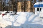 Снег продолжает засыпать людей и создавать заторы в Одессе