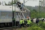 Два поезда столкнулись в понедельник в Венгрии, три человека погибли, более 30 получили ранения