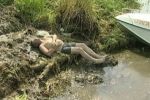 На островке в русле реки Тиса лежал мертвый мужчина