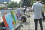 Уличные художники рисовали на стендах картину на тему родного Ужгорода