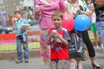 В Донецке каждого ребенка заставили улыбнуться и накормили сладким мороженым
