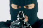 В Ужгороде грабитель нагло отобрал мобилку у парня, угрожая пистолетом