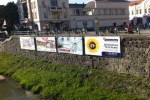 Народ требует снять билборды со стен пешеходного моста в Ужгороде