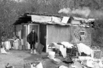На мусорной свалке Ужгорода цыгане находят еду и деньги