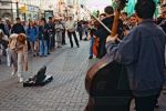 В Ужгороде можно улышать живую музыку прямо на улицах города, можно и без денег