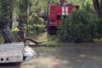 В Ужгороде МЧСники откачивают воду из подвалов