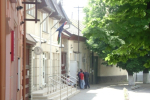 Возле здания венгерского консульства, практически, никого нет