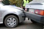 При "поцелуе" автомобилей аварийный комиссар соблюдает олимпийское спокойствие