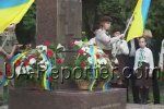 Памятник жертвам политических репрессий установили в сквере напротив здания СБУ