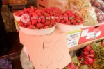 У Хусті полуницю можна купити і за 100, і за 50 гривень