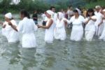 В Закарпатье на Латорице 45 человек приняло водное крещение