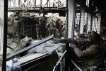Українські військові звільняють у Донецькому аеропорту території