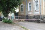 В Ужгороде на Капитульной самовольно разрушают жилой дом
