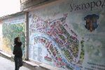 На стены пассажа Ужгорода нанесли две огромные карты
