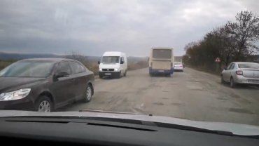 В Закарпатье есть дорога, на которой водители двигаются в 5 полос