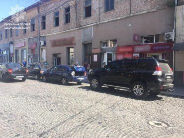 В самом центре Мукачево "блондинка за рулём" устроила тройное ДТП