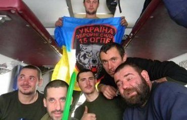 С передовой АТО домой на Закарпатье возвращаются бойцы 15-й ОГПБ