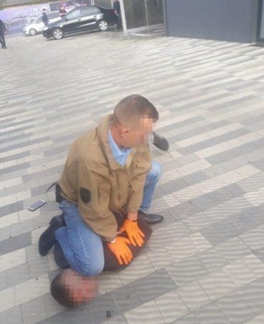 Жесть! В Закарпатье полиция "обраслетила" продавца метамфетамина