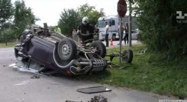 Жесть! Три автомобили не розминулись на международной трассе между городами Чоп и Киев