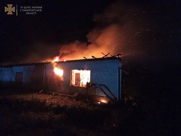 Масштабный пожар охватил магазин в Закарпатье