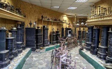В Ужгороді працює музей-бар "Гермес" з унікальною колекцією художнього литва