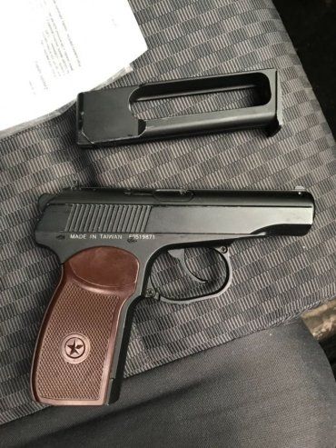 Стражі кордону знайшли пістолет із магазином у ПП "Чоп-Захонь"