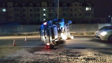 П’яний водій в Ужгороді на великій швидкості перевернувся в авто