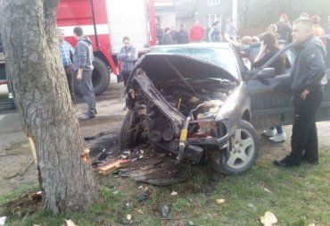 Закарпатські рятувальники деблокували постраждалого у ДТП