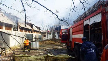 Вогнеборці Закарпаття ліквідували пожежу на території монастиря