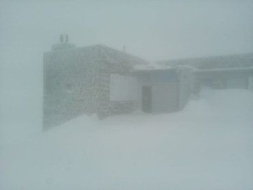 Ничего не видно и минус: В Закарпатье зима устроила борьбу с летом 
