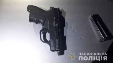 На Закарпатті поліцейські вилучили пістолет від жителя міста Мукачево
