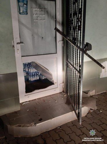 В Ужгороді невідомі злочинці пограбували магазин на Грушевського