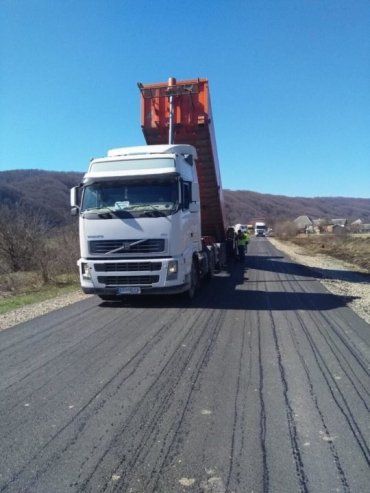 На Закарпатті продовжили ремонт дороги, яка з’єднує три райони