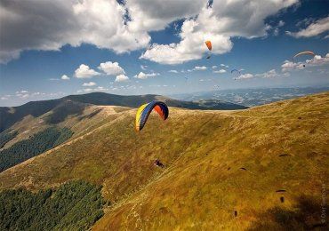 "Замануха" дл туристів — вільний політ над горами Закарпаття