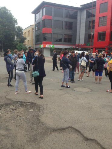 Вышли на протест: В Закарпатье у предпринимателей от карантина уже "горит" 