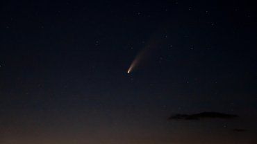 Вот ваш знак: Комету, которую можно увидеть раз в 6 800 лет, сфотографировали над Ужгородом