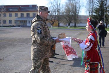 В Закарпатье торжественно встречали воинов 128-й бригады 