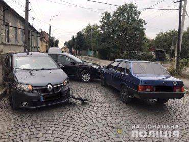 Автотроща за участі 3-х автомобілів зафіксована у Мукачево — малолітня дитина у лікарні