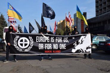 Чорна колона націоналістів промаршувала вулицями древнього міста Ужгород