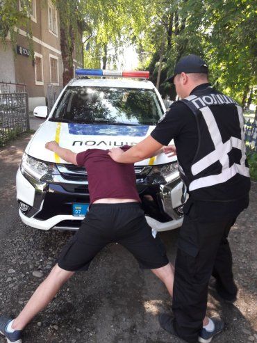 На Тячівщині затримали водія-порушника з наркотичними речовинами