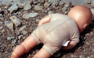 Закарпаття. Тіло мертвої 2-річної дівчинки знайшли у Великому Бичкові