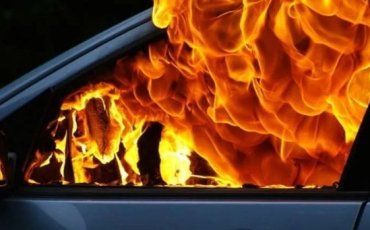 На Закарпатті спалахнули два легкові автомобілі — без жертв